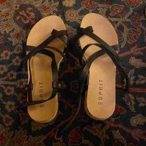 Sandals with black bindings and rope lining